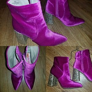 Betsey Johnson hot pink Low cut boots